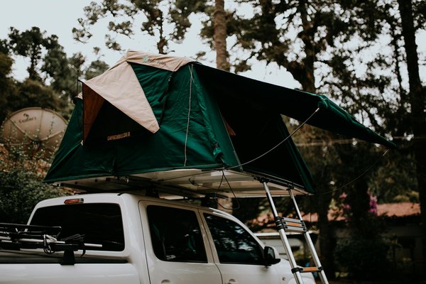 Quels sont les critères pour choisir une maison de vacances en Bretagne avec des cours de cuisine et des sorties en mer?